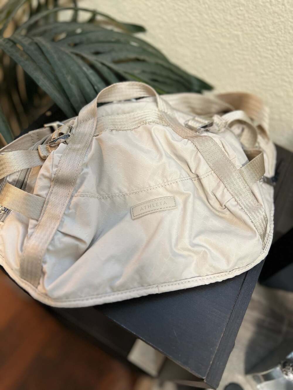 Athleta Excursion Waistbag Crossbody Fanny Pack Abalone Grey